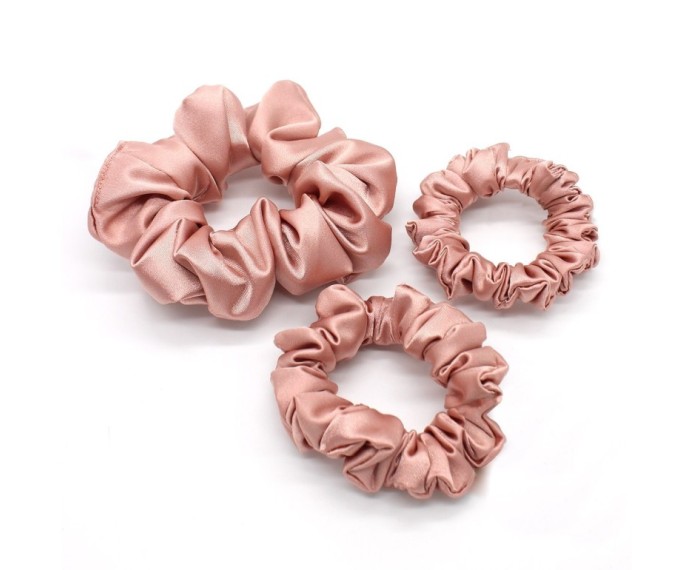 Scrunchie by Terrie – Handmade Saténová gumička na kučeravé vlasy - rosegold