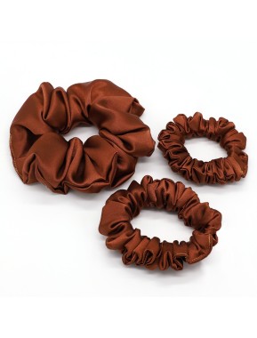 Scrunchie by Terrie – Handmade Saténová gumička na kučeravé vlasy tmavo - škoricová