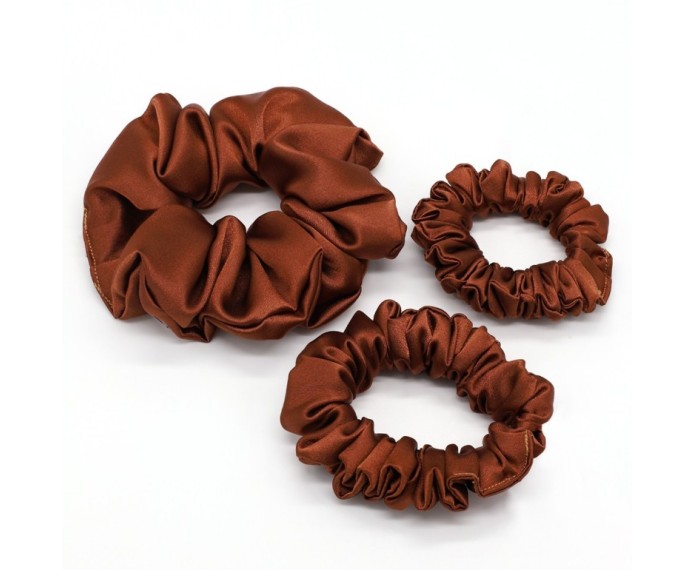 Scrunchie by Terrie – Handmade Saténová gumička na kučeravé vlasy tmavo - škoricová