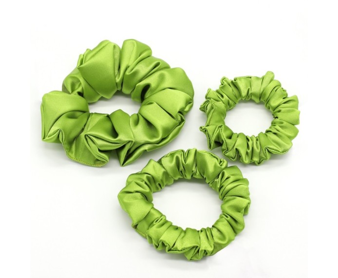 Scrunchie by Terrie – Handmade Saténová gumička na kučeravé vlasy - jabĺčková
